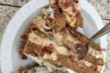 Bolo de chocolate com morango
