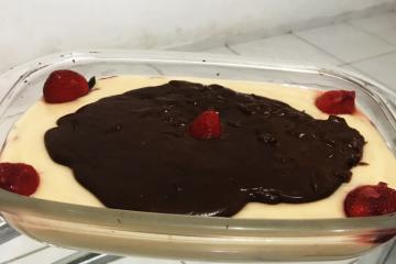 Sobremesa chococreme com morango