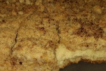 Cuca de leite condensado e farofa