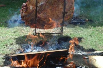 Comida de peão feita no fogo de chão em Barretos: você tem que provar essa  deliciosa tradição! - TudoGostoso