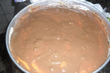 Bolo de cenoura recheado
