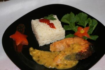 Salmão ao molho de maracujá