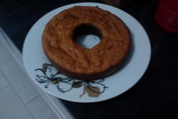 Bolo cremoso e crocante de goiaba