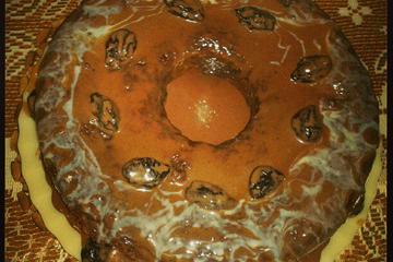 Bolo de chocolate com ameixas