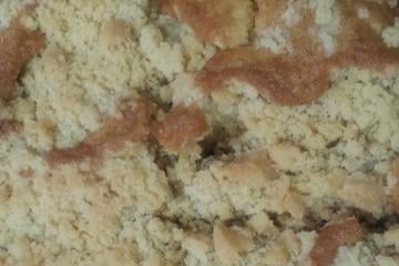 Cuca de banana com farofa