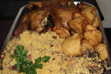 Frango à moda caipira ,com batatas e arroz