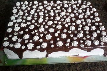 Bolo com creme de Nutella e nozes
