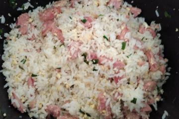 Arroz com linguiça de frango