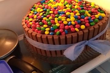 Receita de Bolo de Kit Kat à minha moda, enviada por caroline vidigal  belberi - TudoGostoso