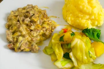 Bife ao molho de mostarda
