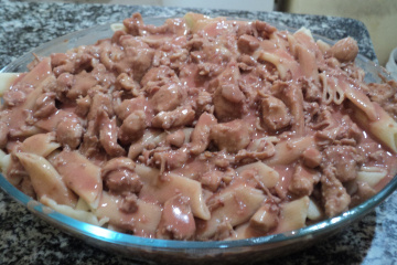 Filé de peito de frango ao molho rosé com vinho tinto