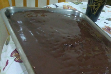Cobertura de chocolate com leite condensado