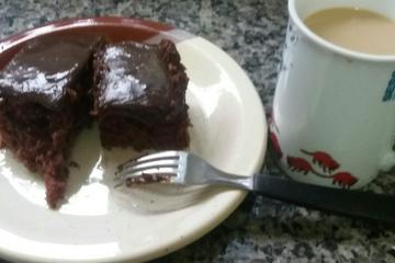 Bolo de chocolate com creme de café com chocolate
