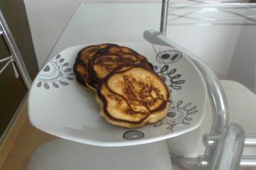 Panqueca americana de banana e canela