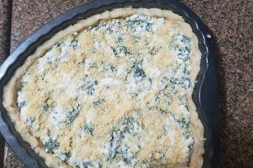 Quiche fácil de espinafre com ricota
