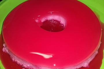 Pudim de gelatina de morango