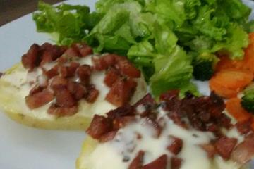Batata recheada com calabresa