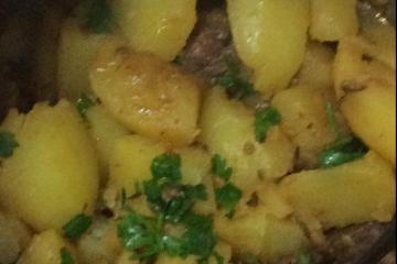 Picadinho de carne com batatas