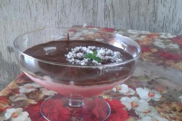 Mousse Simples de Morango com Chocolate