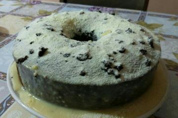 Bolo de Oreo com cobertura de leite em pó