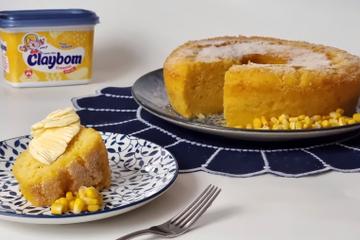 Bolo cremoso de milho com queijo 
