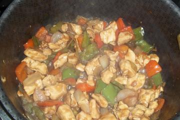 Frango Kung Pao. Comida tradicional chinesa. Frango xadrez. Vista