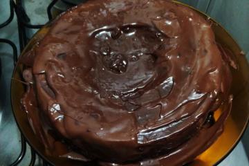 Bolo de chocolate de liquidificador  Frases de flor, Mensagens com  carinho, Melhor maquiagem