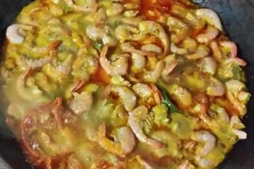 Moqueca de peixe ao molho de camarão