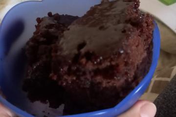 Bolo de chocolate simples e delicioso