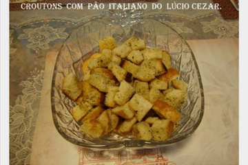 Croutons com pão Italiano do Lúcio Cezar