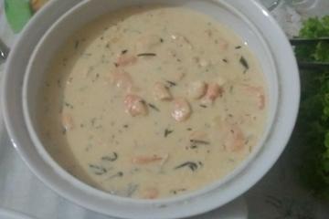 Camarão ao creme parmesão e ervas finas