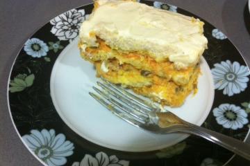 Torta de pão de forma cremosa com atum