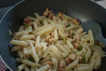 Macarrão alho e óleo com frango
