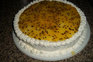 Bolo delicioso de mousse de maracujá