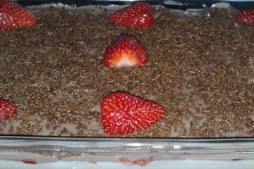 Pavê de morango com creme de chocolate