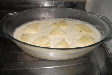 Mousse de abacaxi com pedaços da fruta