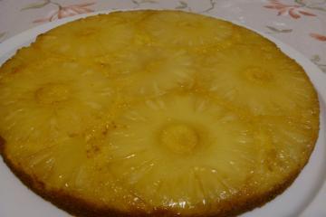 Bolo de abacaxi invertido