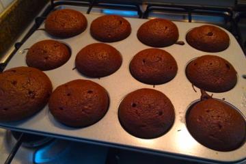 Bolo de chocolate de liquidificador  Frases de flor, Mensagens com  carinho, Melhor maquiagem