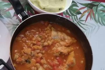 Molho de filé de peixe com camarão
