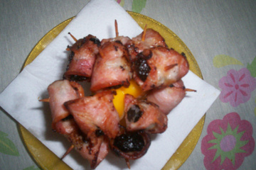 Ameixas com bacon