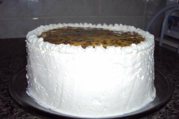 Bolo delicioso de mousse de maracujá