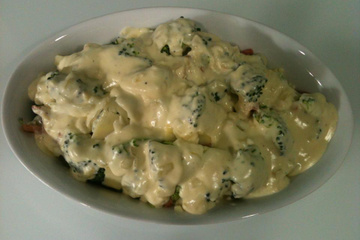 Penne ao molho branco e brócolis