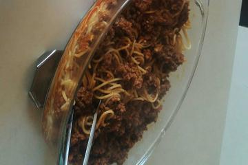 Macarrão com carne moída e queijo