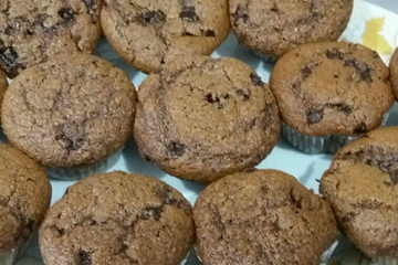 Cupcake de banana com chocolate e aveia