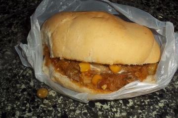 Sanduíche de carne cremoso