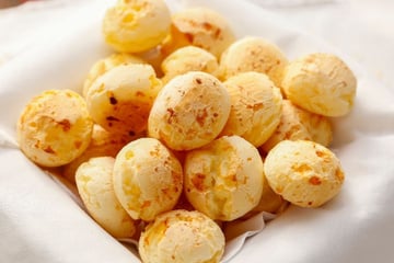 Pipoca de queijo com polvilho feita no forno muito crocante e sequinha