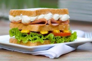 Club Sandwich com Tender e Philadelphia