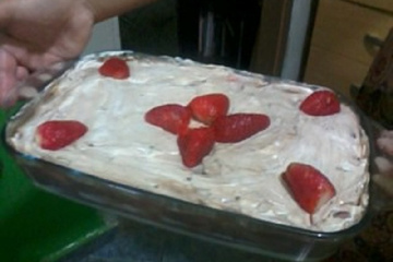 Pavê de chocolate com morangos