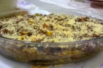 Berinjela recheada com linguiça