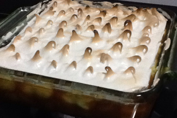 Torta de banana com creme e suspiro do Marcelo